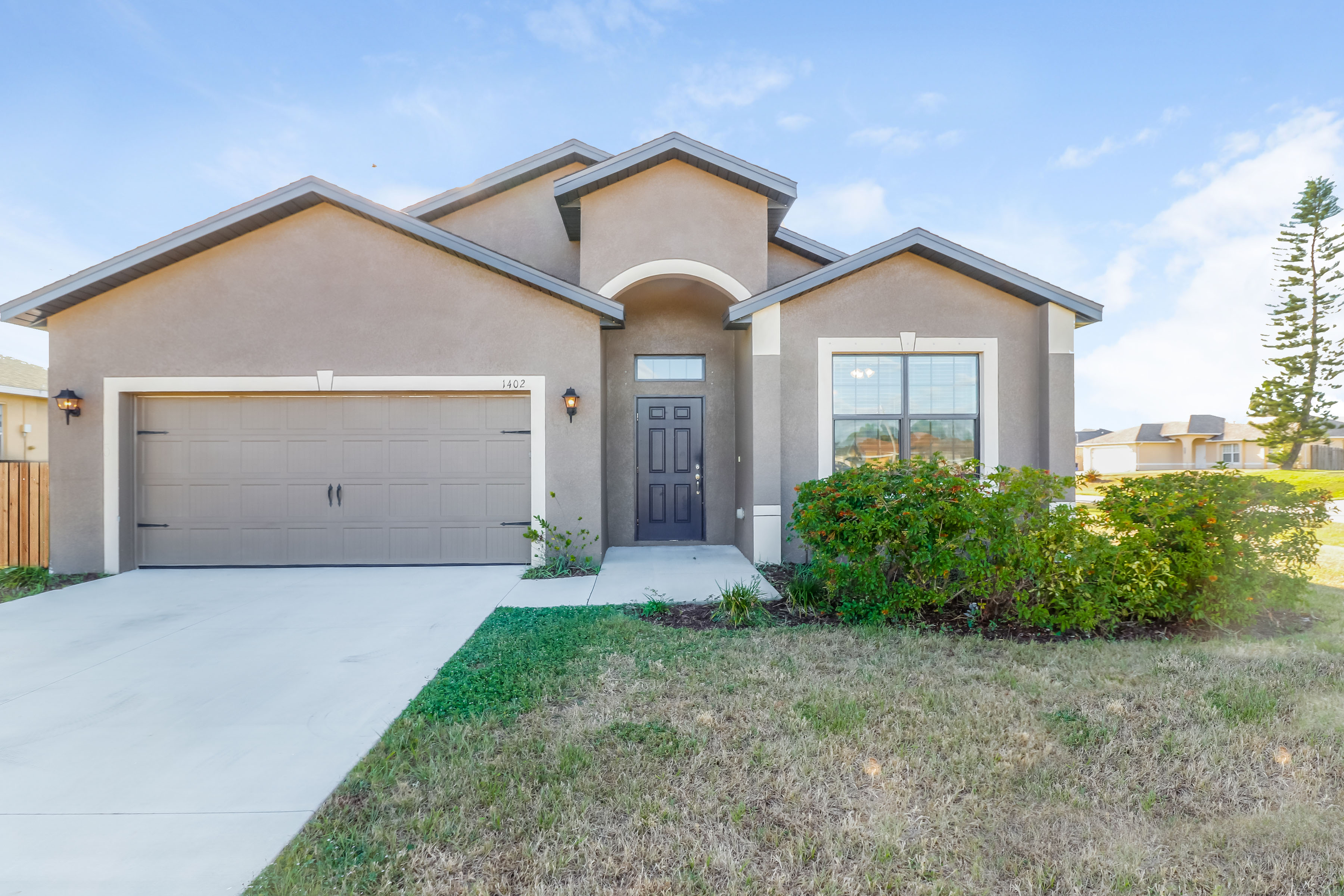 1402 SW 18th Pl Cape Coral, FL 33991